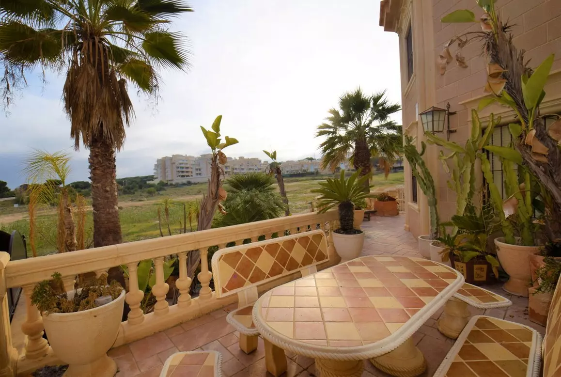 5-bedroom Villa In Guardamar Del Segura, Spain (419 M²)