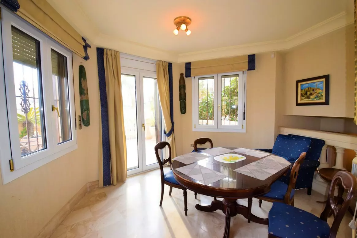 5-bedroom Villa In Guardamar Del Segura, Spain (419 M²)