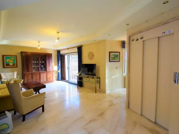 5-bedroom Villa In Guardamar Del Segura, Spain (419 M²)