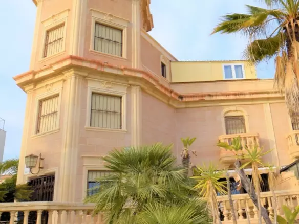 5-bedroom Villa In Guardamar Del Segura, Spain (419 M²)