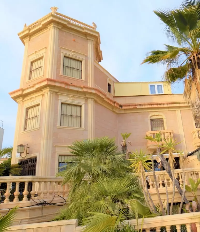 5-bedroom Villa In Guardamar Del Segura, Spain (419 M²)