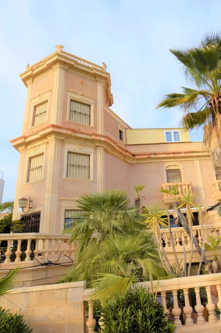 5-bedroom Villa In Guardamar Del Segura, Spain (419 M²)