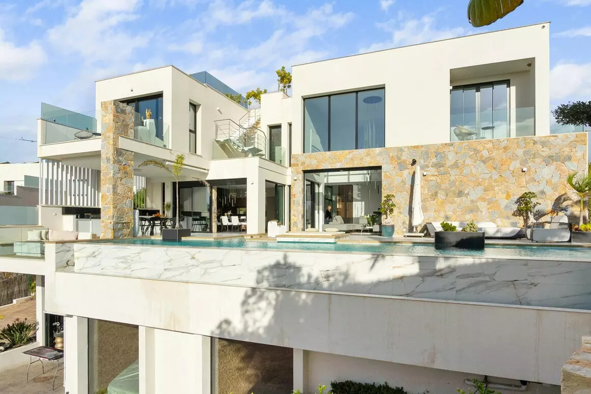 4-bedroom Villa In Orihuela Costa, Spain (550 M²)