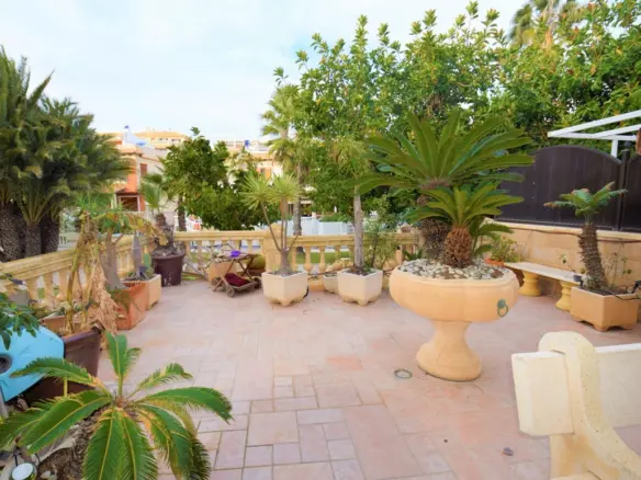 5-bedroom Villa In Guardamar Del Segura, Spain (419 M²)