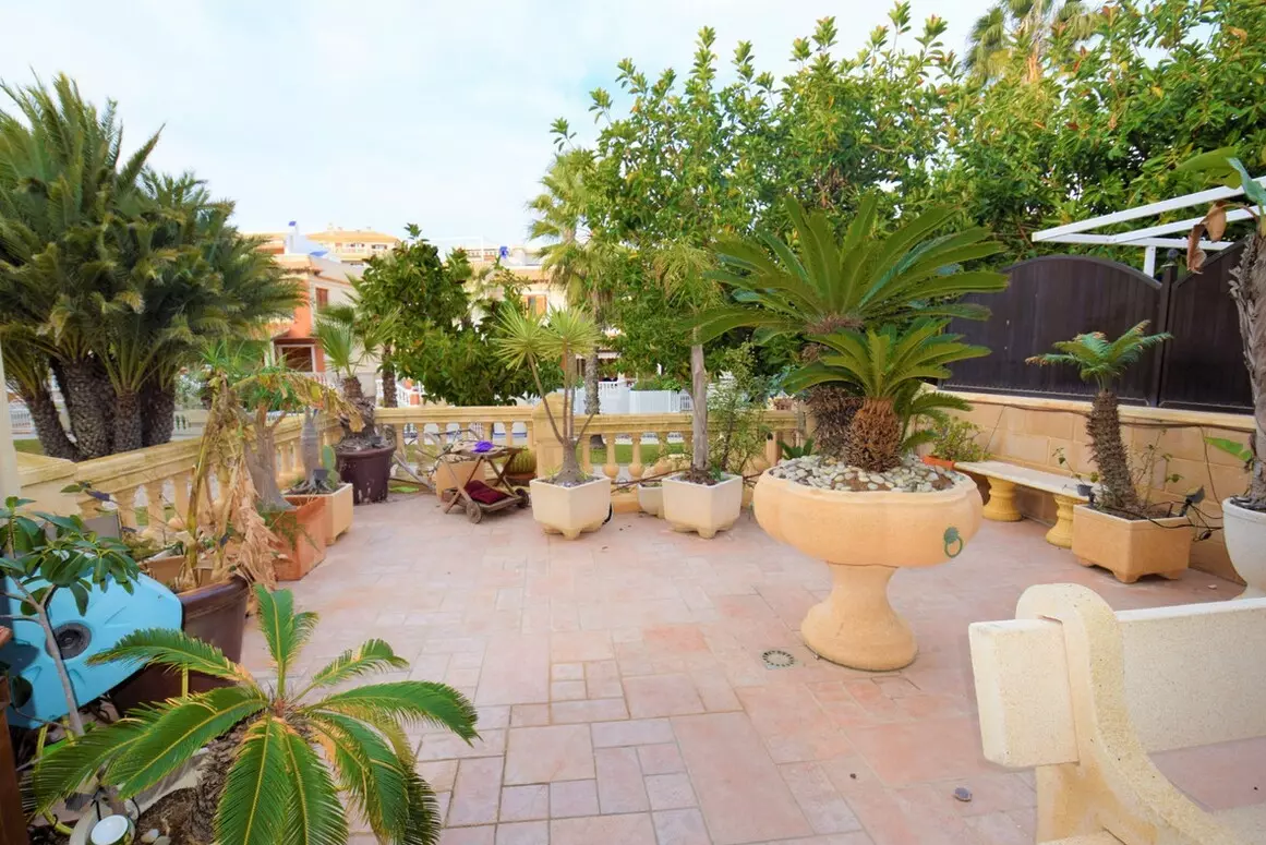 5-bedroom Villa In Guardamar Del Segura, Spain (419 M²)