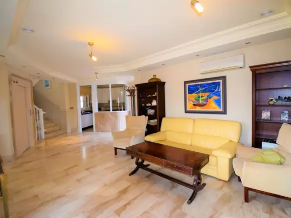 5-bedroom Villa In Guardamar Del Segura, Spain (419 M²)