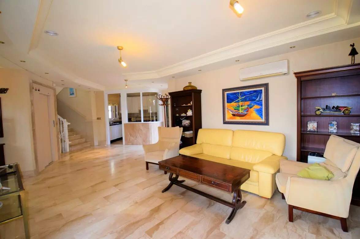 5-bedroom Villa In Guardamar Del Segura, Spain (419 M²)