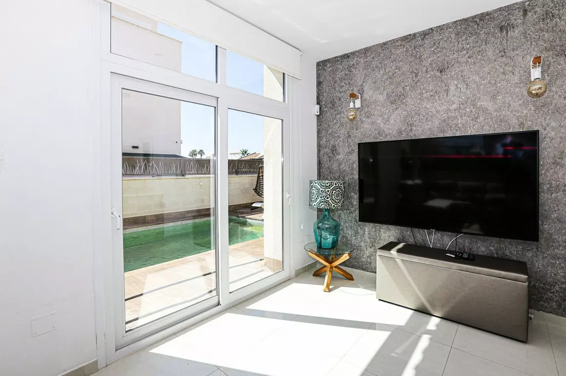 3-bedroom Villa In Rojales, Spain (101 M²)