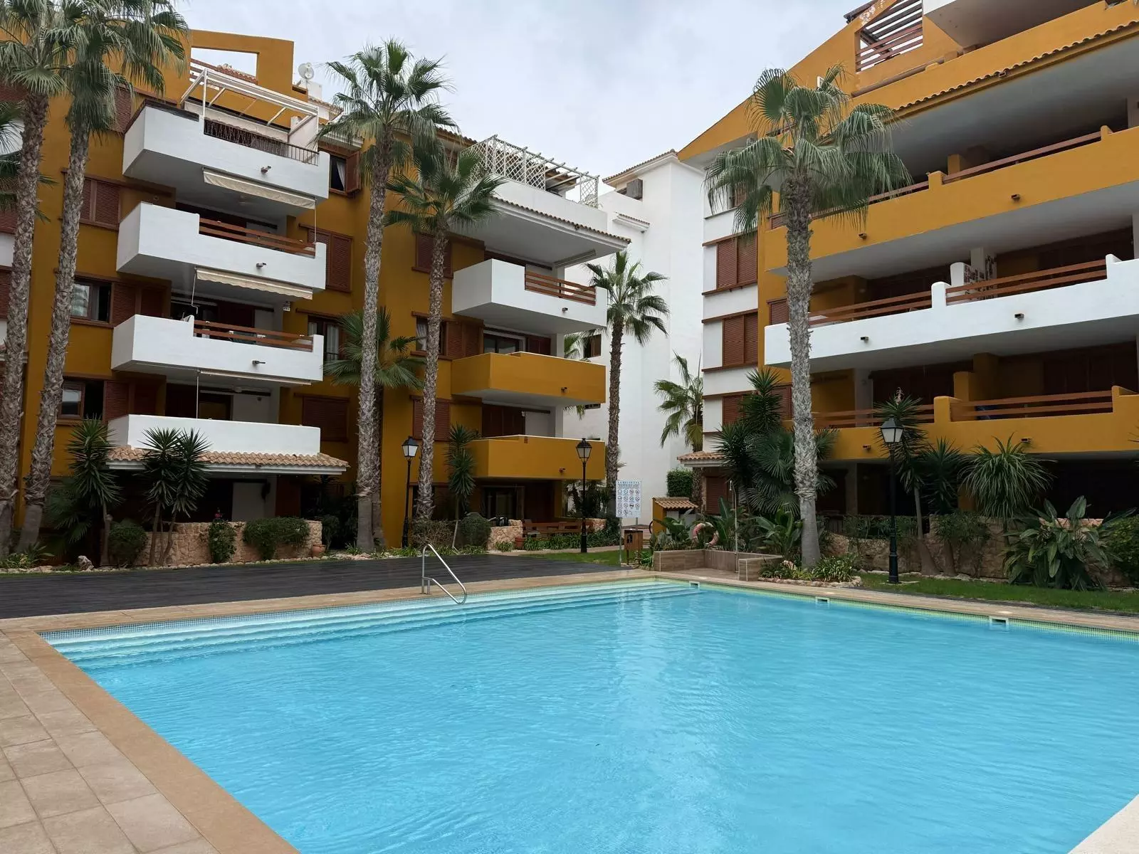 2-1-9a6dd9 2-bedroom Apartment In Torrevieja, Spain (100 M²)