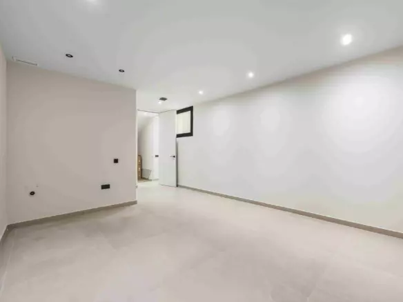 4-bedroom Villa In Polop, Spain (200 M²)