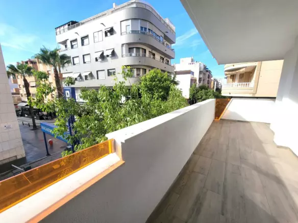 3-bedroom Apartment In Torrevieja, Spain (148 M²)