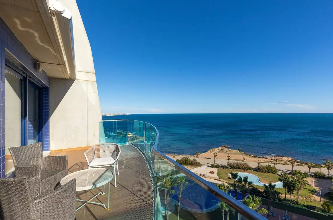 2-bedroom Apartment In Orihuela Costa, Spain (175 M²)