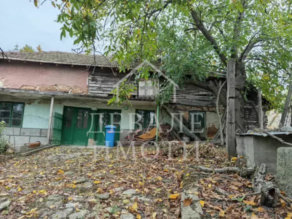 A House With A Large Yard Is For Sale In The Village Of Pirgovo, Ruse Region.