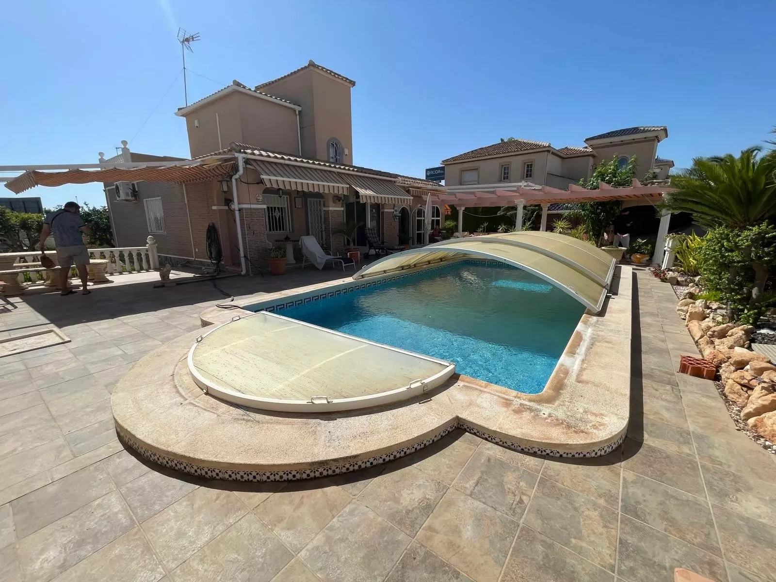 o_1k0aks0l44bphi280f13h5d542t-6b62f6 4-bedroom Villa In Cabo Roig, Spain (180 M²)