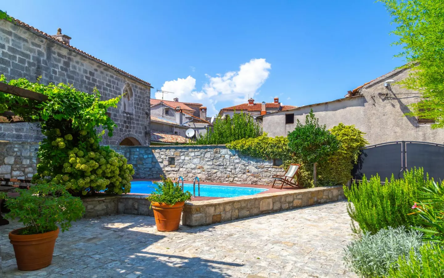 7-bedroom Detached House In Gračišće, Croatia (520 M²)