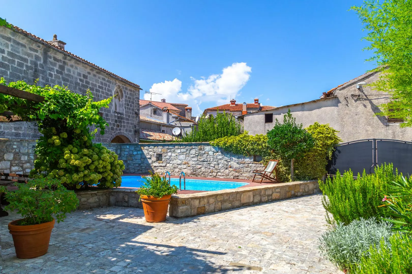 7-bedroom Detached House In Gračišće, Croatia (520 M²)