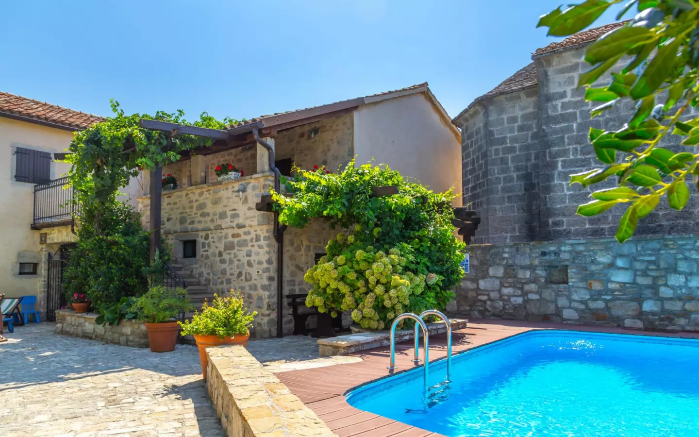 7-bedroom Detached House In Gračišće, Croatia (520 M²)