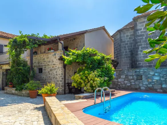 7-bedroom Detached House In Gračišće, Croatia (520 M²)