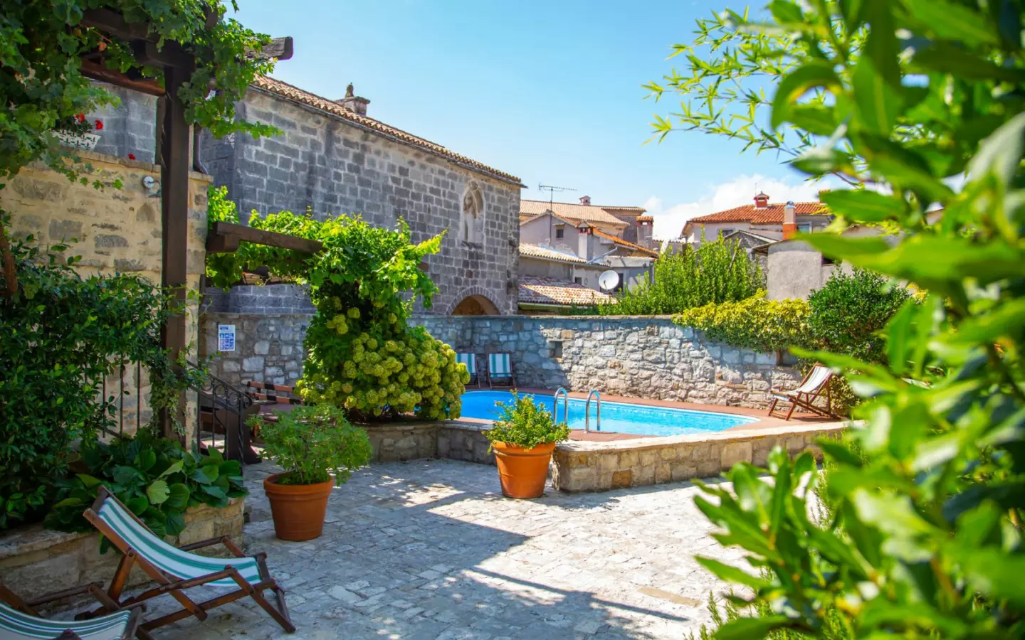 7-bedroom Detached House In Gračišće, Croatia (520 M²)
