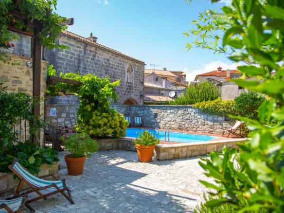 7-bedroom Detached House In Gračišće, Croatia (520 M²)