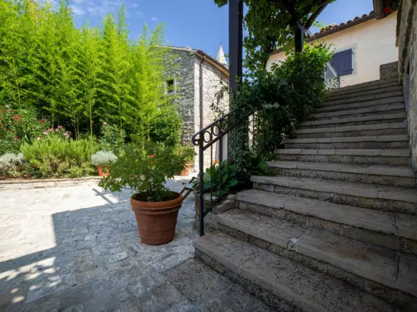 7-bedroom Detached House In Gračišće, Croatia (520 M²)