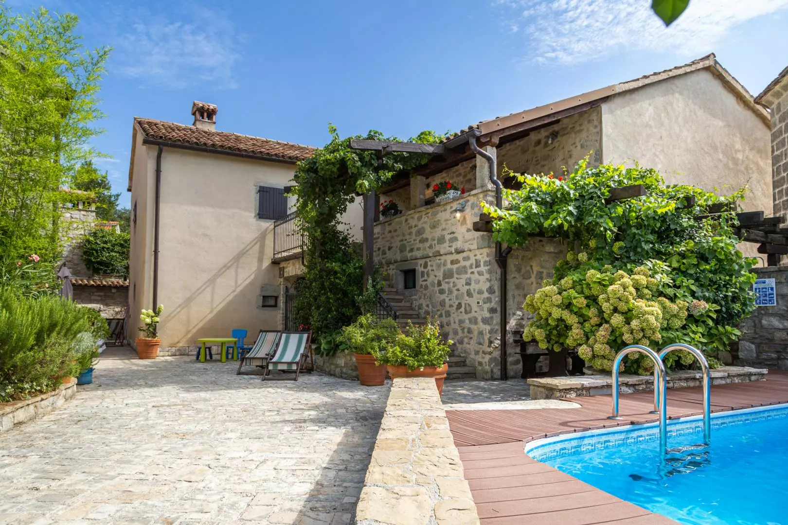 7-bedroom Detached House In Gračišće, Croatia (520 M²)