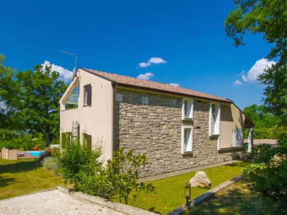 4-bedroom Villa In Buzet, Croatia (285 M²)