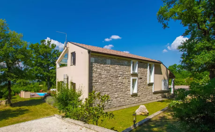 4-bedroom Villa In Buzet, Croatia (285 M²)