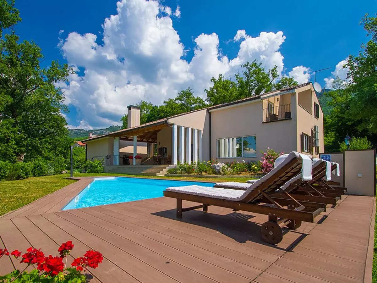 4-bedroom Villa In Buzet, Croatia (285 M²)
