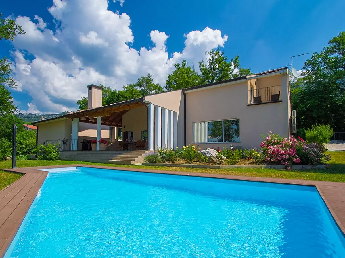 4-bedroom Villa In Buzet, Croatia (285 M²)