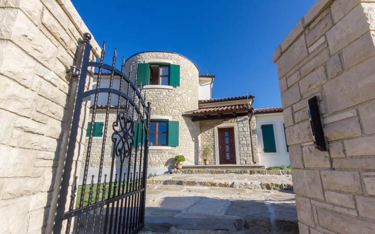 4-bedroom Detached House In Hrboki, Croatia (220 M²)