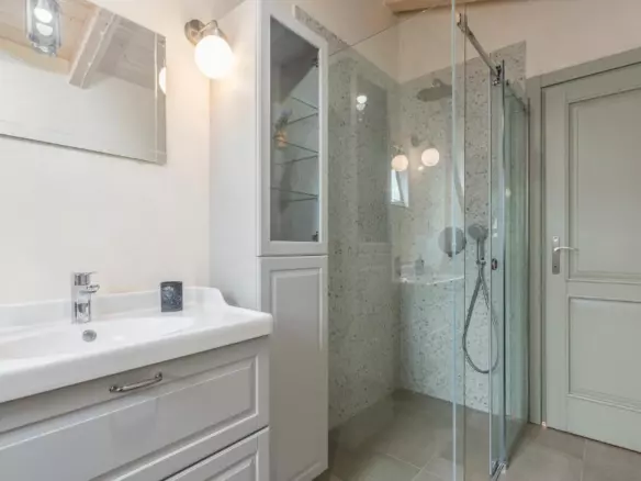 3-bedroom Villa In Smoljanci, Croatia (163 M²)