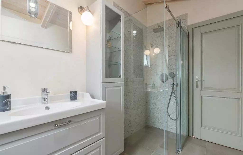 3-bedroom Villa In Smoljanci, Croatia (163 M²)
