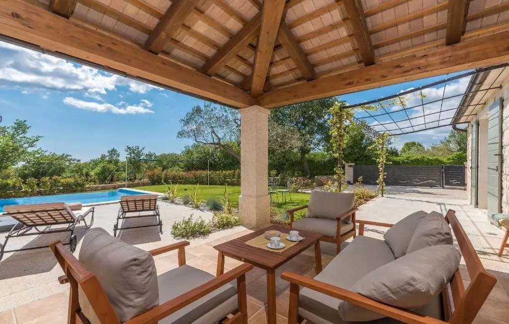 3-bedroom Villa In Smoljanci, Croatia (163 M²)
