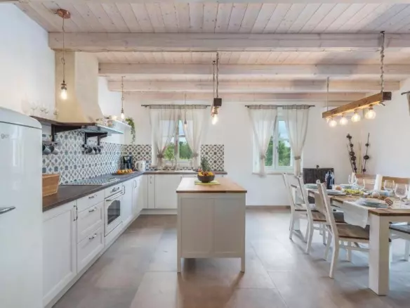 3-bedroom Villa In Smoljanci, Croatia (163 M²)