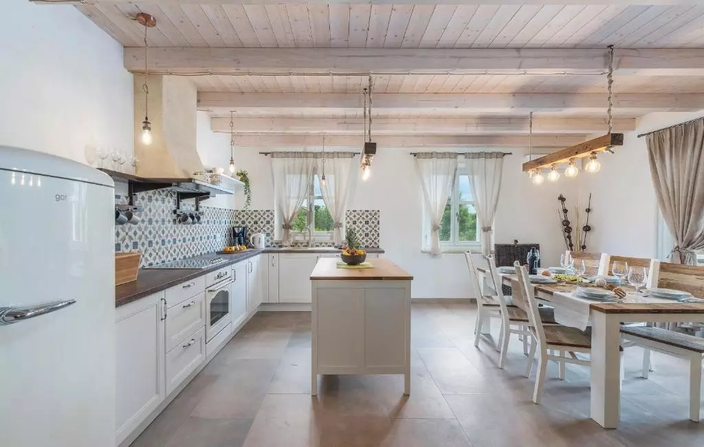 3-bedroom Villa In Smoljanci, Croatia (163 M²)
