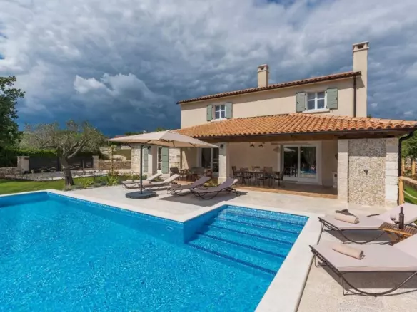 3-bedroom Villa In Smoljanci, Croatia (163 M²)