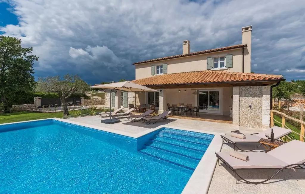 3-bedroom Villa In Smoljanci, Croatia (163 M²)