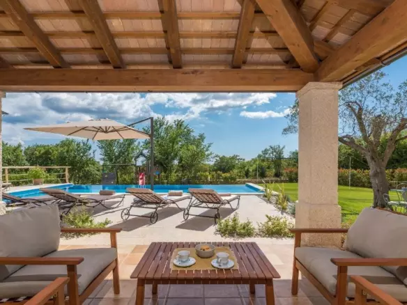3-bedroom Villa In Smoljanci, Croatia (163 M²)