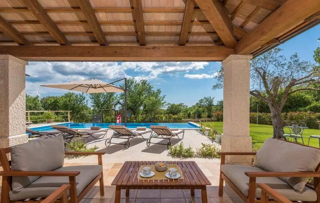3-bedroom Villa In Smoljanci, Croatia (163 M²)