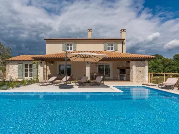 3-bedroom Villa In Smoljanci, Croatia (163 M²)