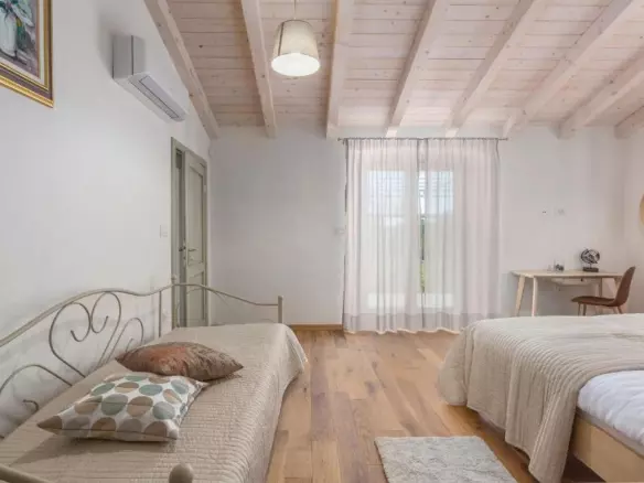 3-bedroom Villa In Smoljanci, Croatia (163 M²)