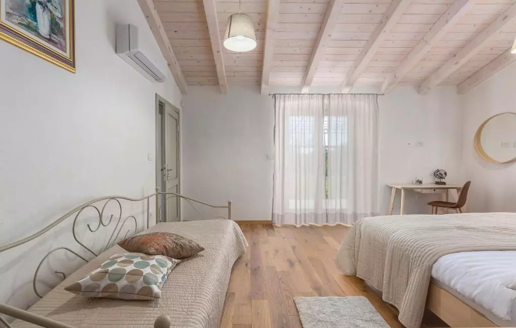 3-bedroom Villa In Smoljanci, Croatia (163 M²)