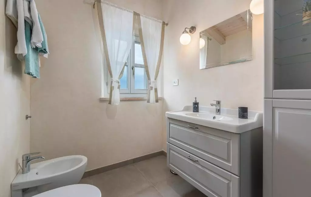 3-bedroom Villa In Smoljanci, Croatia (163 M²)