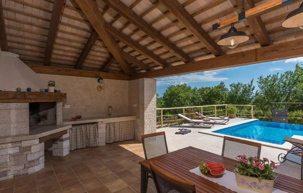 3-bedroom Villa In Smoljanci, Croatia (163 M²)