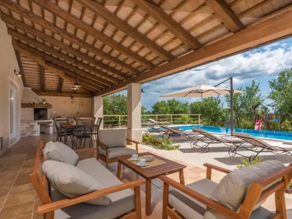3-bedroom Villa In Smoljanci, Croatia (163 M²)