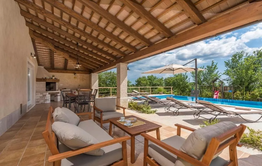 3-bedroom Villa In Smoljanci, Croatia (163 M²)