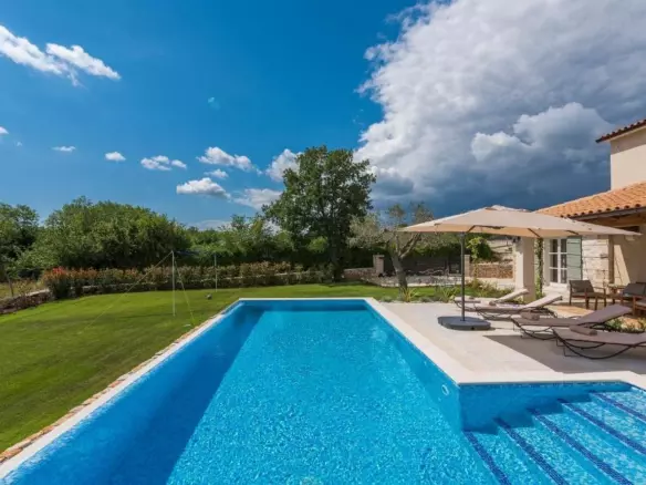 3-bedroom Villa In Smoljanci, Croatia (163 M²)