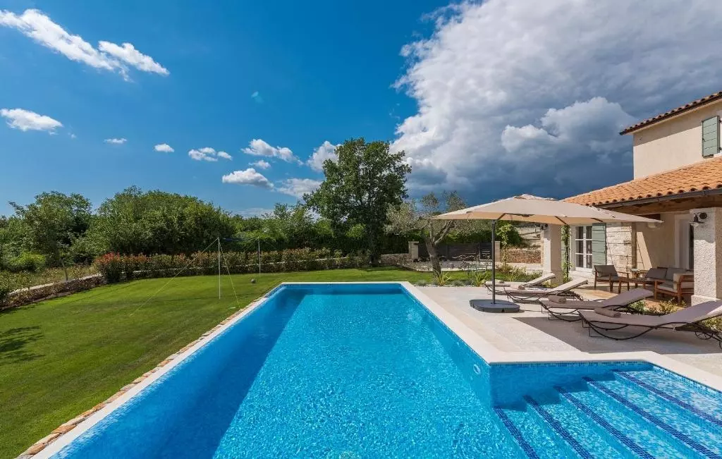 3-bedroom Villa In Smoljanci, Croatia (163 M²)