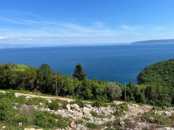 Land In Medveja, Croatia (1.080 M²)